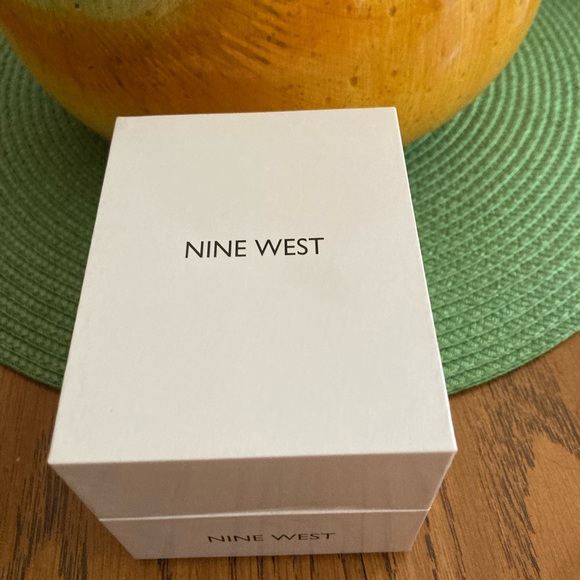 Women’s Nine West watch - Picture 3 of 3